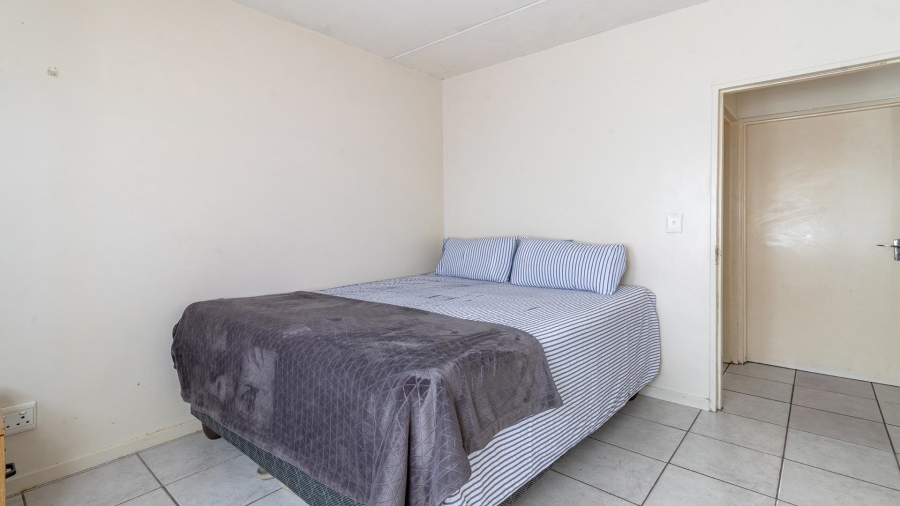 2 Bedroom Property for Sale in Goodwood Central Western Cape